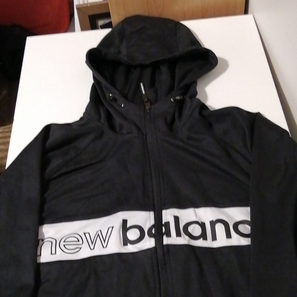 New balance jacket - Picture 2 of 2